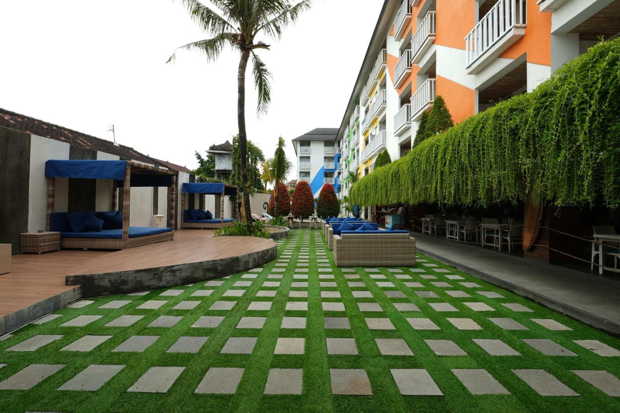 Bliss Surfer Hotel By Tritama Hospitality Legian  Exterior photo